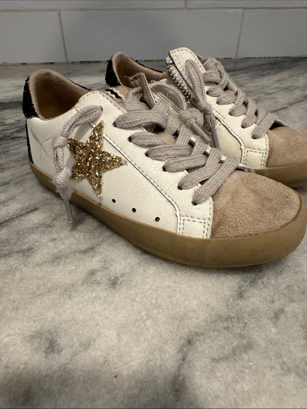 ShuShop White Leather Sneakers with Gold Glitter Star and Beige Suede Toe